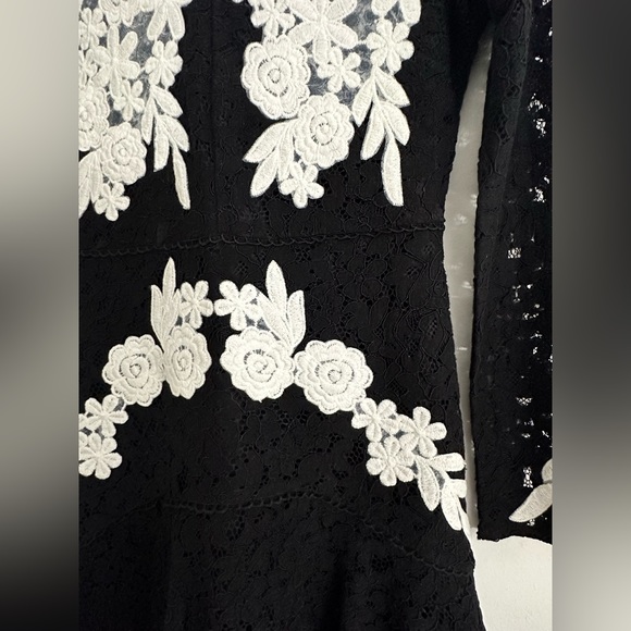 Black lace mini dress with white floral design - Picture 2 of 3